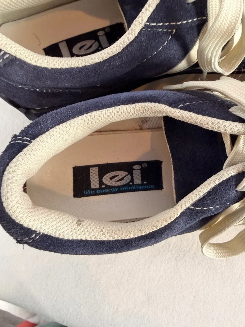 Vintage Y2K‎ l.e.i. Katt Suede Platform Sneakers in Navy Blue & Off White 9.5